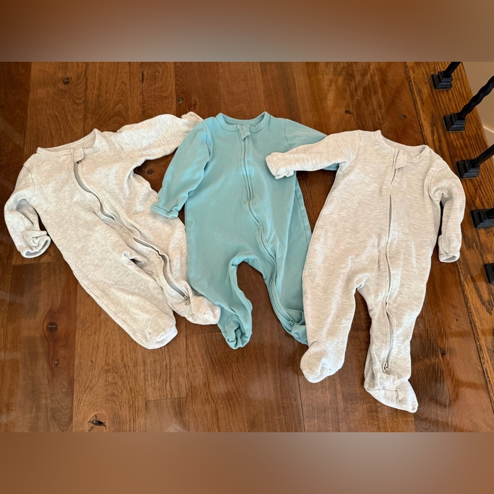 Baby Aablexema brand set of 3 sleepers 6-9 month 2 way zippers